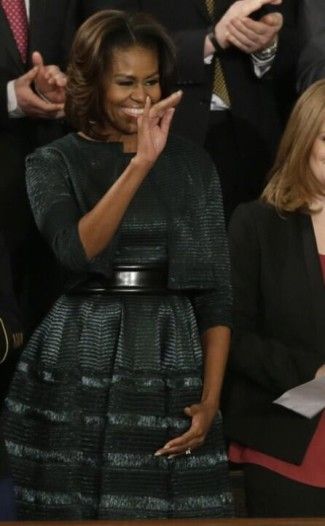 Michelle Obama porte une partie centrale et la robe Azzedine Alaia à l'état de l'Union
