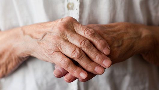 Remèdes soulagement de la douleur naturel pour l'arthrite dans les mains