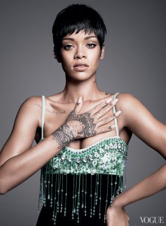 Rihanna garde à court et nerveux sur la couverture de mars de Vogue